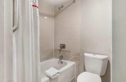 Park Central Hotel | Red Roof Inn North Dallas - Park Central