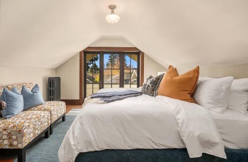 Wallingford House | Refined Seattle Craftsman - Perfect Family Retreat near Parks, Zoo & UW