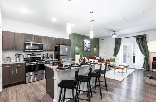 Medical Center District Apartment | Regal Hideaway | Pool Near Lackland + Med Ctr Gym!
