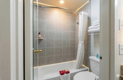 North Shore Hotel | Regency Inn & Suites Houston East I 10