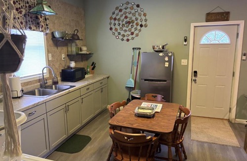 Mariah Hill House | Reindeer Crossing - Dasher Orange - Less than 2 miles from Holiday World