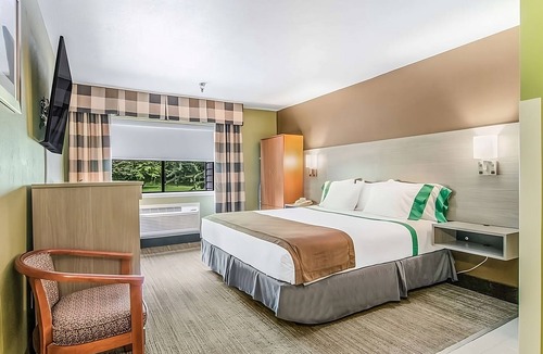 Poulsbo Hotel | Relax and Recharge in Poulsbo! Free Parking, Pet-friendly Property