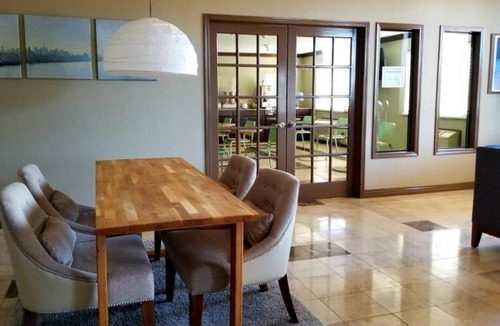 Castle Rock House | Relax and Unwind! 3 Affordable Units, Free Breakfast, Near Castle Rock Outlet Mall