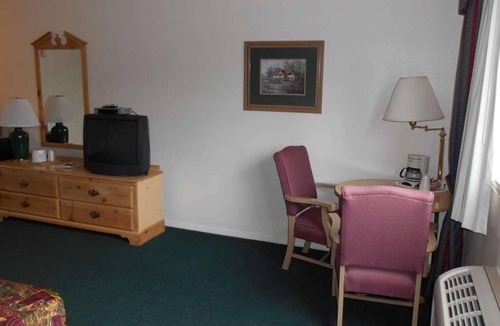 Enumclaw House | Relax and Unwind at Guesthouse Enumclaw! Pet-friendly Property, Free Parking