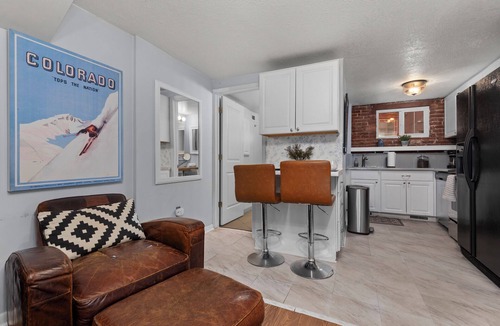 Cheesman Park House | Relax at a Cozy Garden Apt in Leafy Cheesman Park