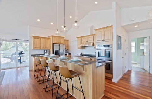 Davenport House | Relax at Friday Bay Retreat With Beautiful Lake Views .25 miles to Lake Trail