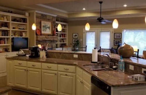 Morrilton House | Relax at this Mountaintop Retreat