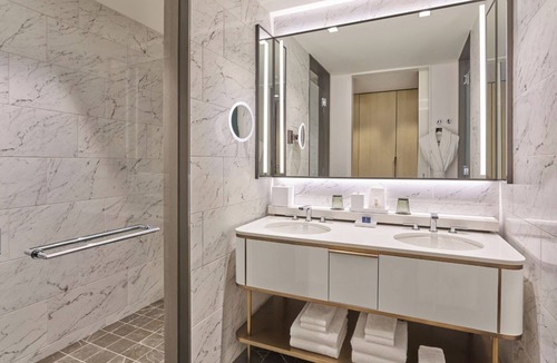 Fort Worth Cultural District Hotel | Relax in a Cozy Room at Heart of Fort Worth's Attractions