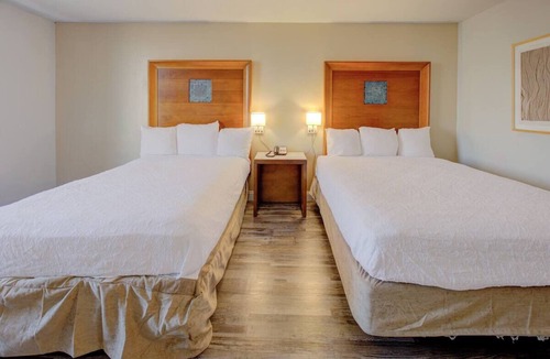 Duncanville Hotel | Relax in Comfort at Affordable Duncanville Rooms w/2 Queen Beds & Private Bath