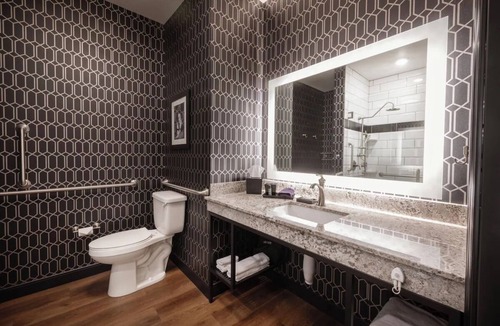 Parker Hotel | Relax in Style Close to Parker’s PACE Center & Outdoor Adventures