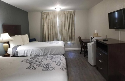 North Shore Hotel | Relax in Tranquil Room Near Dinings, Ideal for Budget-friendly & Relaxing Stays