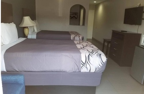 North Shore Hotel | Relax in Tranquil Room Near Dinings, Ideal for Budget-friendly & Relaxing Stays