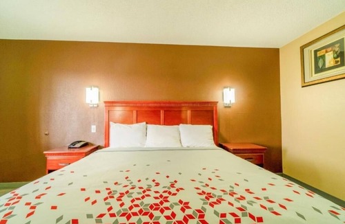 Denver City Hotel | Relax in Well-Equipped Room Perfect for Nearby Exploration