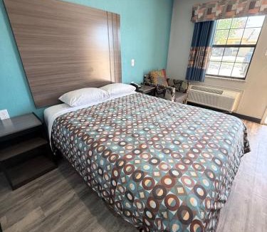 Bryan Hotel | Relax Inn Bryan College Station