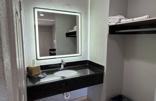 Bryan Hotel | Relax Inn
