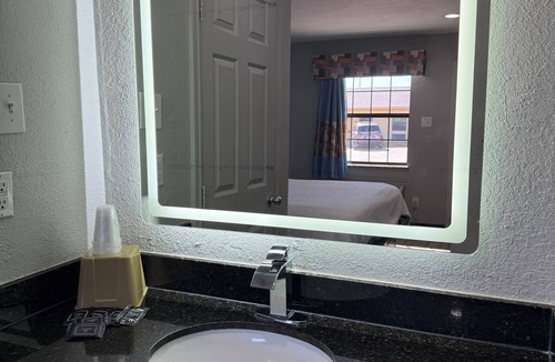 Bryan Hotel | Relax Inn