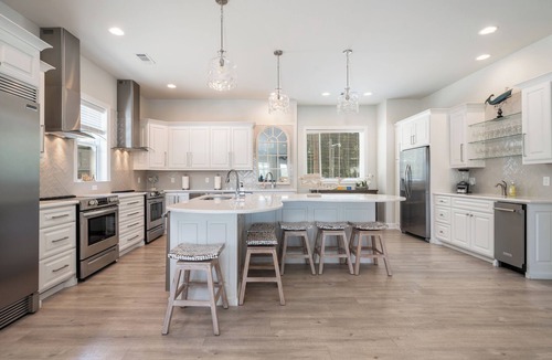 Hot Springs House | Relax Lane - Luxe Lakefront 6BR, Private Pool, Hot Tub, Boat Dock, Putting Green