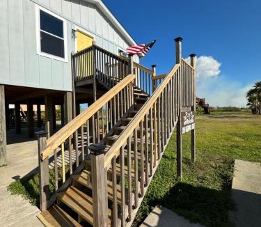 Sabine Pass House | Relax & Unwind in a Serene Retreat Near the Beach