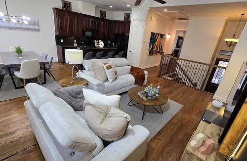 Woodlake - Briar Meadow House | Relax & Unwind | Private Jacuzzi + Sleeps 7 | 3BR