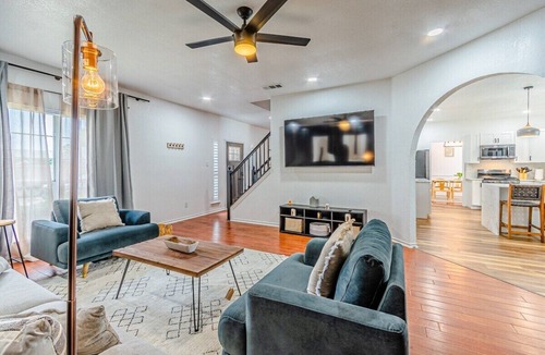 Allen House | Relax with the whole family at this peaceful place to stay.