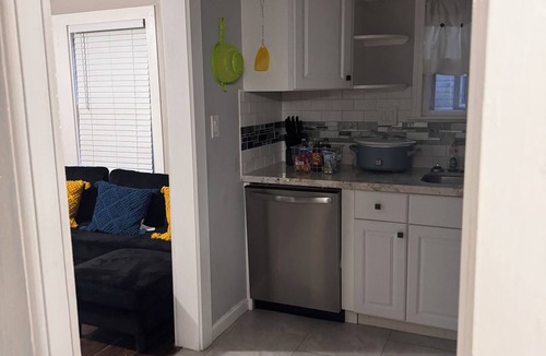 Alvin House | Relax, Work & Explore - Nurses, Healthcare, Industry Pros & Galveston Getaways