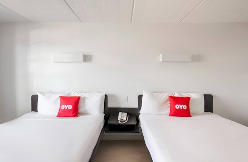 Memorial Hotel | Relaxed, Budget-Friendly Room Close to City Centre Plaza & Parks, Free Parking
