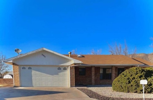 Alamogordo House | Relaxing 3 bedroom 2 bath, Home Away From Home