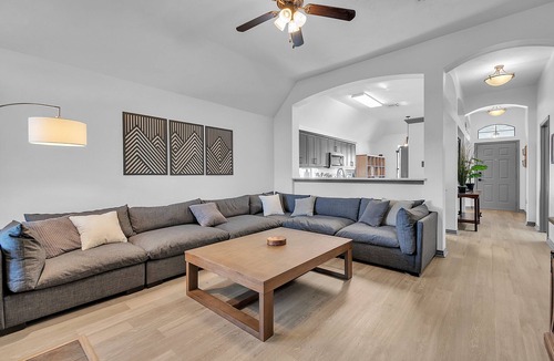 Wellborn House | Relaxing College Station Retreat With Hot Tub 3 Bedroom Home