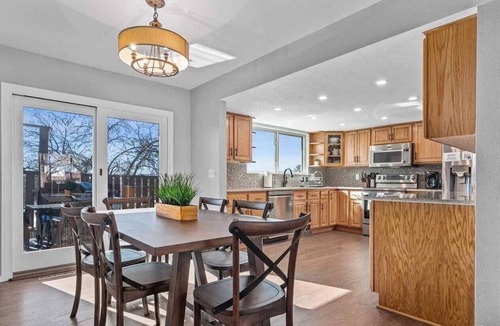 Northwest Arvada House | Relaxing Family Retreat Backyard Fast Wifi