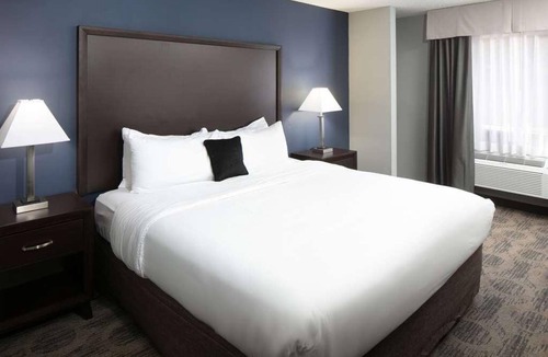 Sequim Hotel | Relaxing Getaway! Free Breakfast, Minutes to Sequim State Park!