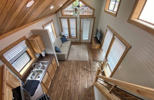 Oak Creek Cottage | Relaxing Getaway in our Modern Cottage at Lodges of Oak Creek!