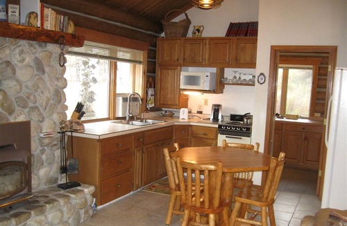 Darby Cabin | Relaxing Glamping Vacation: Fantastic Log Cabin in Darby, MT