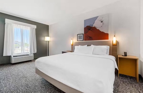 Amarillo Hotel | Relaxing Guest Room w/Easy Access to Medical Centers – Great for Medical Visits