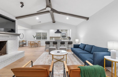 Buckner Terrace - Everglade Park House | Relaxing home with heated Pool and Spa & photo wall