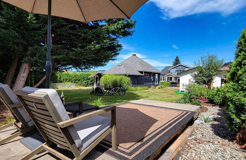 Kennydale House | Relaxing in Renton | Charming home, effortless indoor/outdoor flow, EV charger