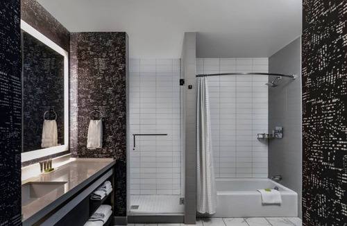 Downtown Houston Hotel | Relaxing Pet Friendly space in Downtown Houston!