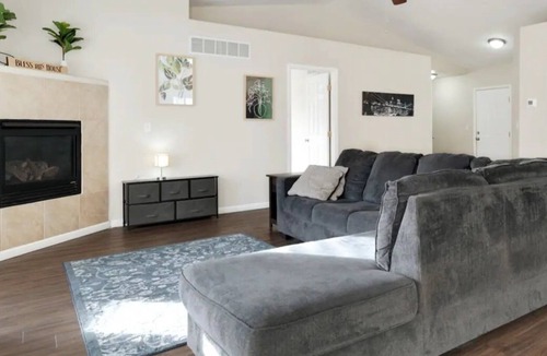 Pueblo House | Relaxing Private Getaway in Beautiful Pueblo!