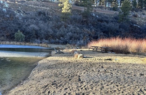 Durango Condo | Relaxing River Front Retreat - Lakes too! Studio Condo with Kitchen