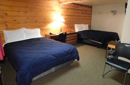 Packwood Hotel | Relaxing Room w/Free Parking & Pool - Packwood Lake Trailhead - 5.8 miles away