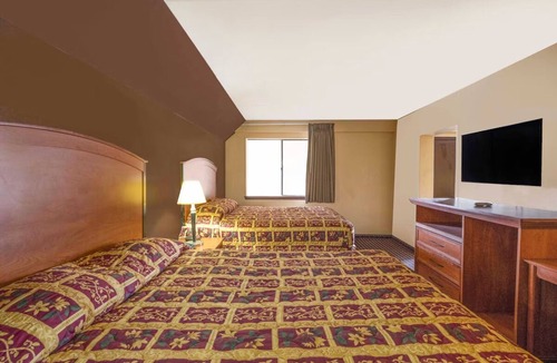 Odessa Hotel | Relaxing Stay with Kitchenette Near UTPB & Airport w/Parking Included