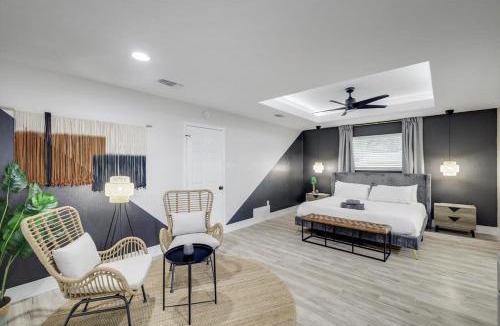 DeSoto House | Relaxing Texas Retreat 4BR w Pool & Dream Kitchen