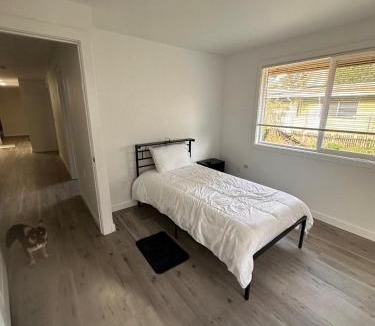 Tukwila House | Remodeled 5BR I 5Bed I Marble Baths I Near SeaTac Airport