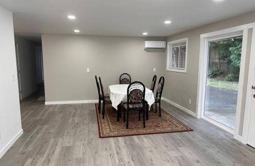 Tukwila House | Remodeled 5BR I 5Bed I Marble Baths I Near SeaTac Airport