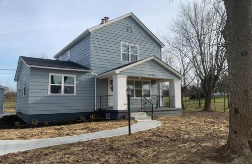 Otterbien Home House | Remodeled Farm House with Plenty of Charm