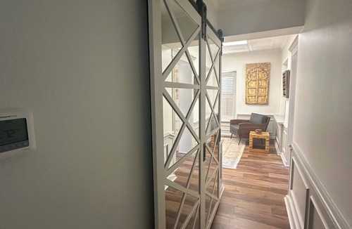 Granbury Cottage | Remodeled Historical Cottage- Six bedroom 4 bath steps to Granbury Square. Fab!