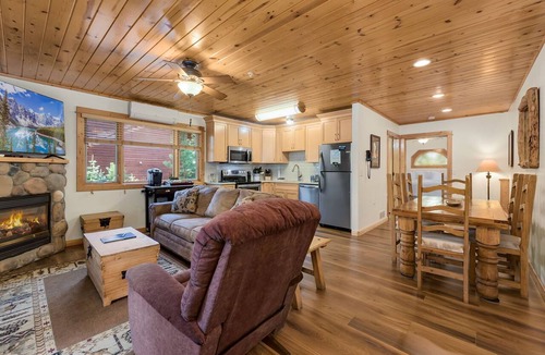 Fall River Estates Condo | Remodeled Riverfront Retreat Private Hot Tub