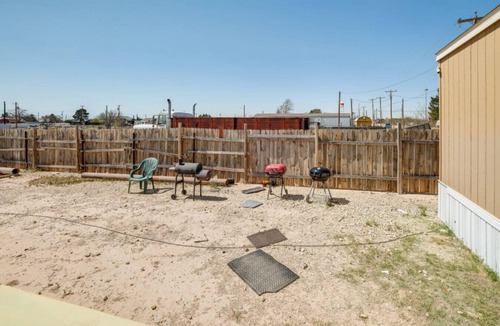 Girvin House | Remote McCamey Retreat w 5 En-Suite Baths
