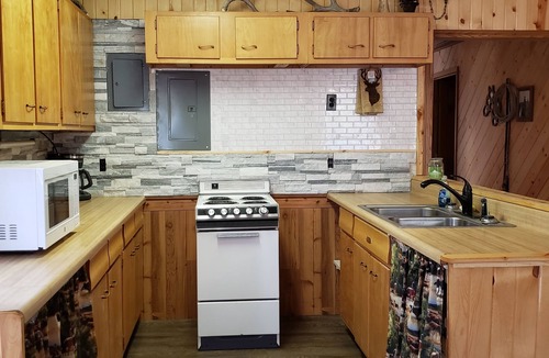 Wheatland Cabin | Remote peaceful cabin, great wildlife viewing, hunting and fishing close by