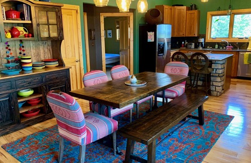 Pleasant Park Corridor Cabin | Remote Work Retreat - Mountain Lodge with Fast Starlink WiFi