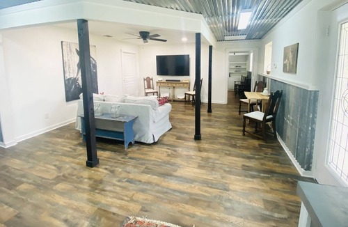 Weston House | Renovated 1-3 bedroom barn house, minutes to town